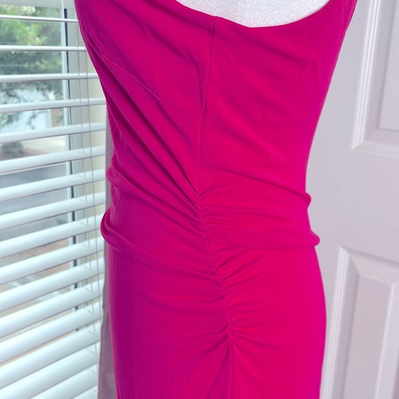 Express Low Cut Keyhole Back Ruched Sleeveless Dress | Built-in Bralette - Picture 4 of 12